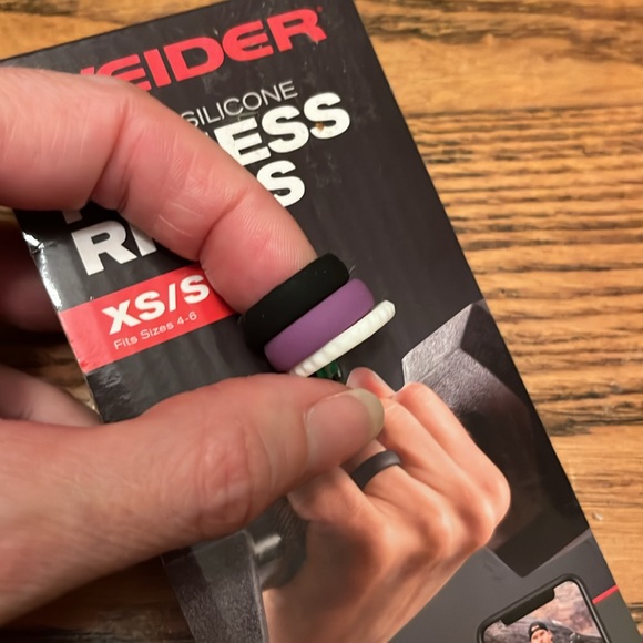 3 New women’s silicone ring set - Picture 8 of 8